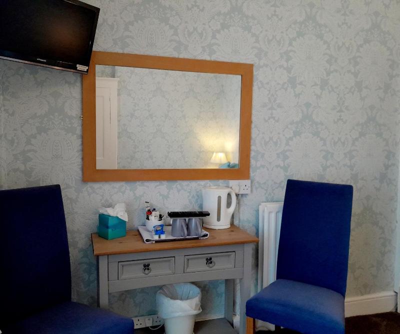 Double Room image 4