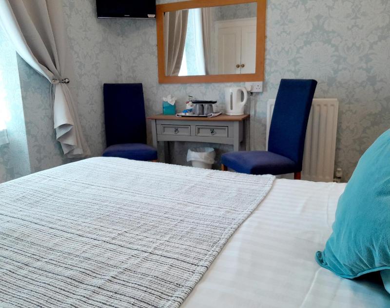 Double Room image 3