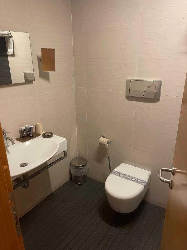 Standard Double Room image 3