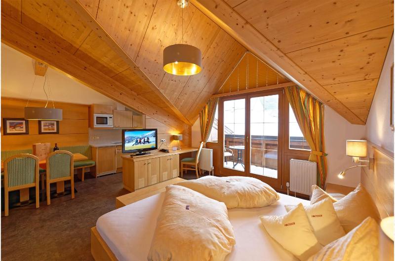 Two-Bedroom Apartment with Balcony image 1