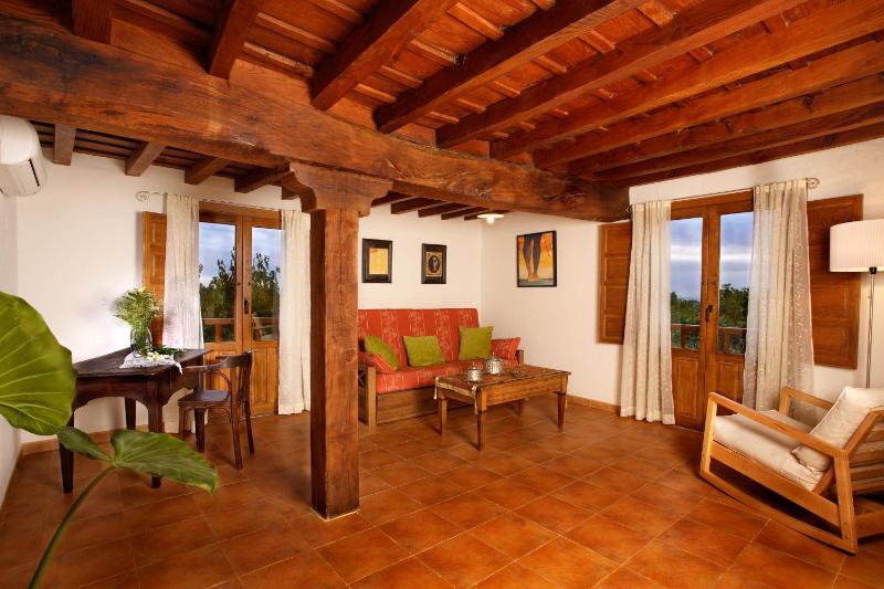 Two-Bedroom Apartment (4-6 Adults) image 3