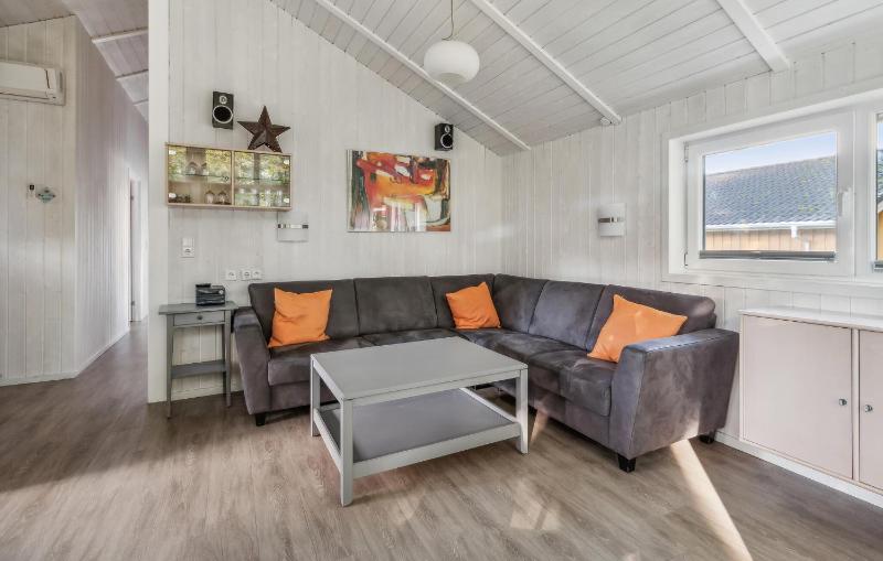 Three-Bedroom Holiday Home  image 1
