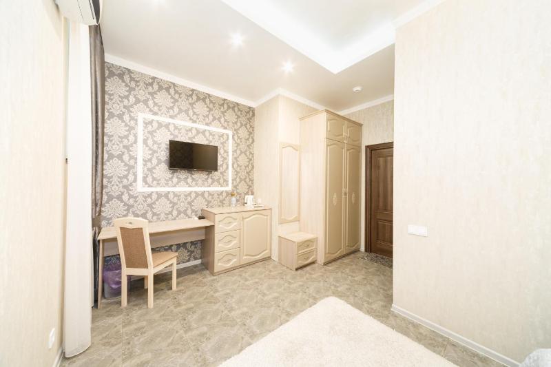 Deluxe Double Room with Shower image 4