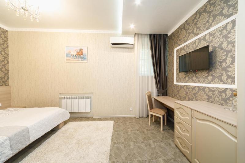 Deluxe Double Room with Shower image 3