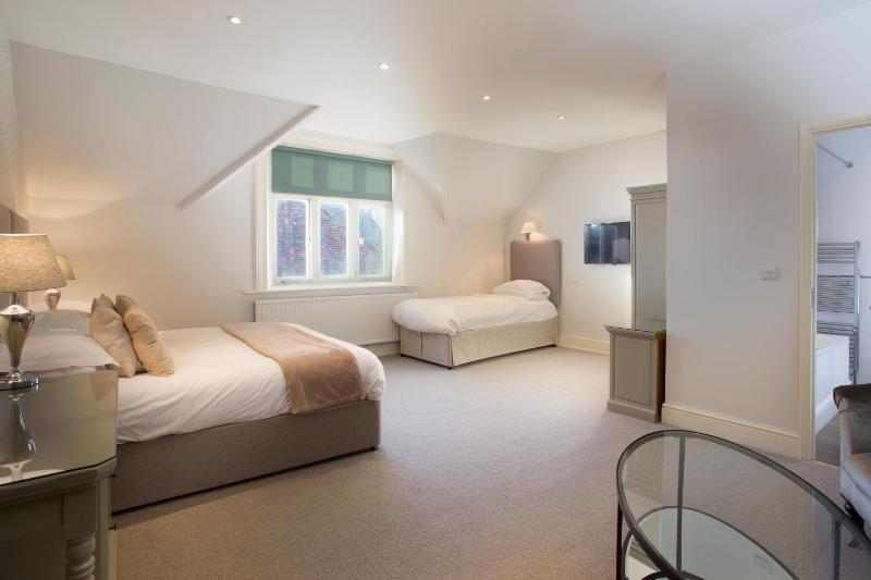 Family Room (2 Adults + 2 Children) image 4