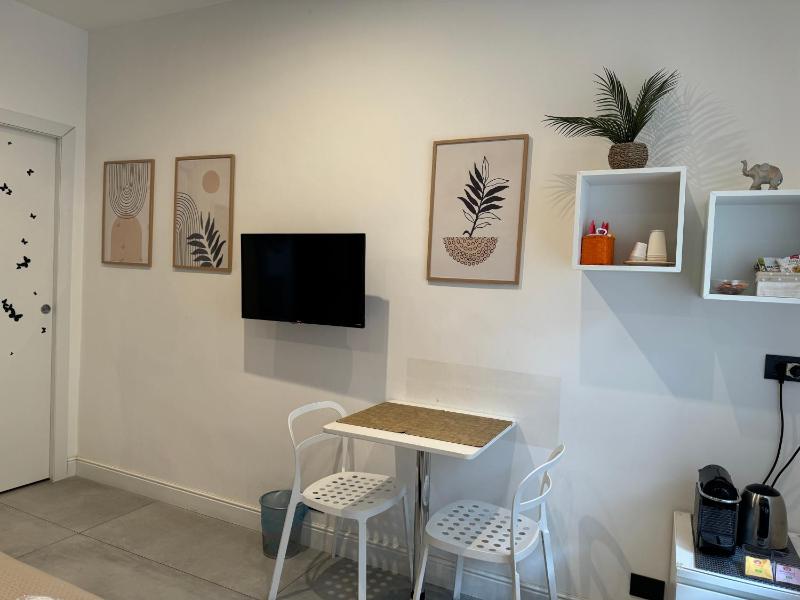 Deluxe Room image 3