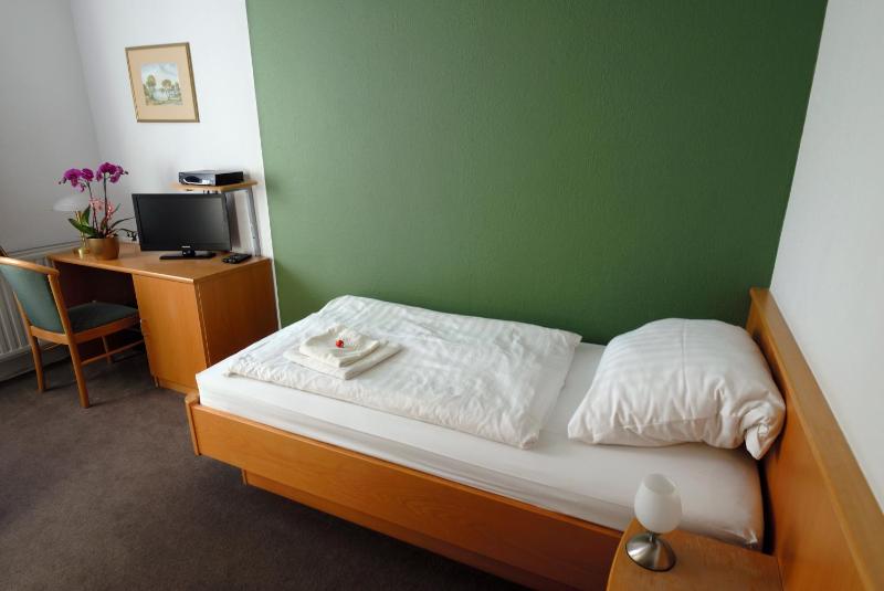 Single Room image 3