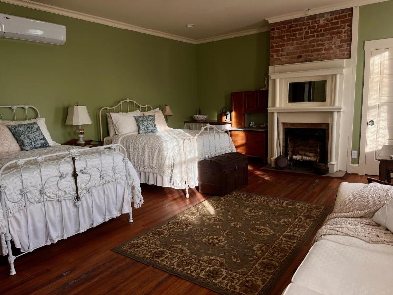 Deluxe Double Room image 1
