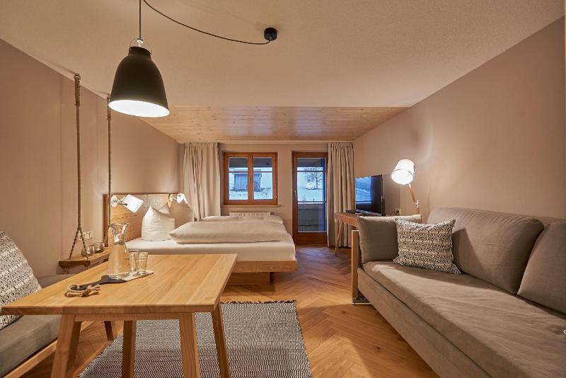Double Room with Balcony image 2
