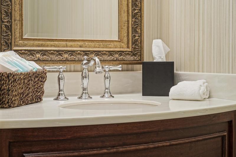 King Suite image 2