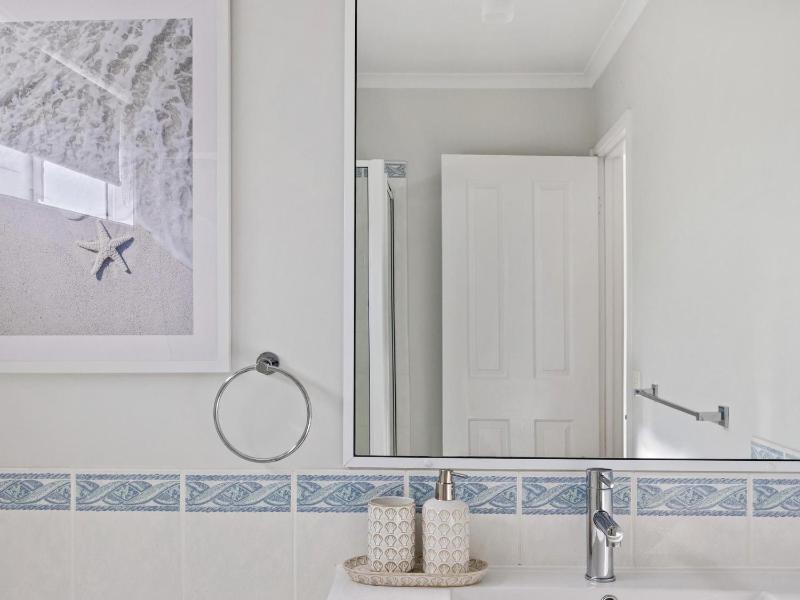 Seaside Escape Cowes - image 17