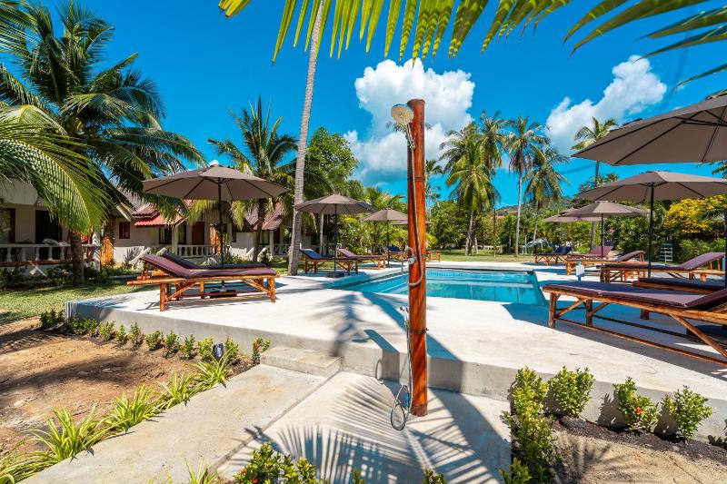 Lanta Beachfront Resort - image 38