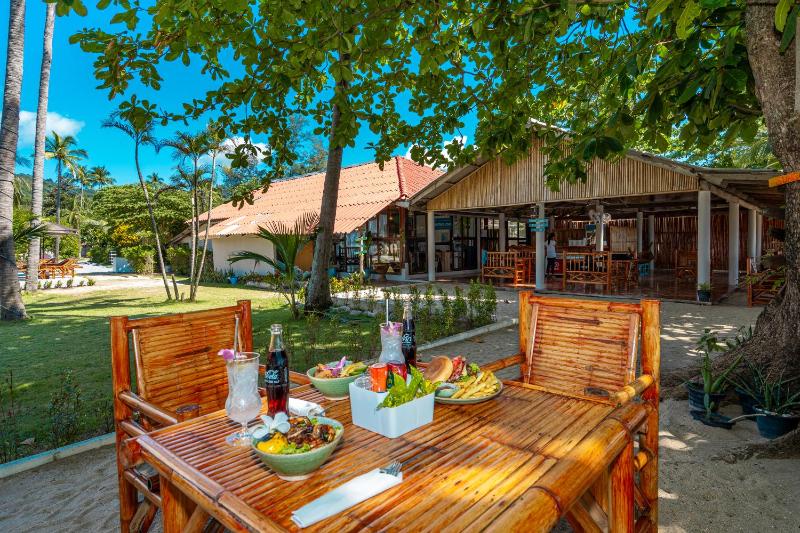 Lanta Beachfront Resort - image 4