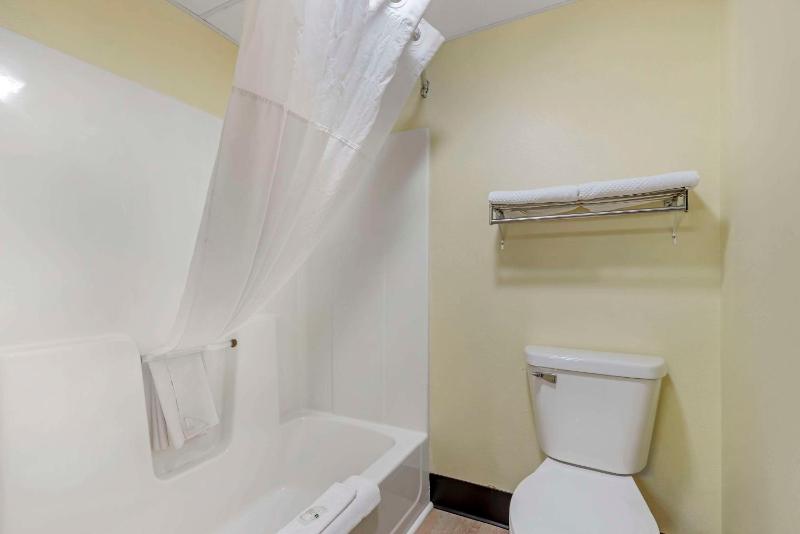  King Room - Non-Smoking  image 3