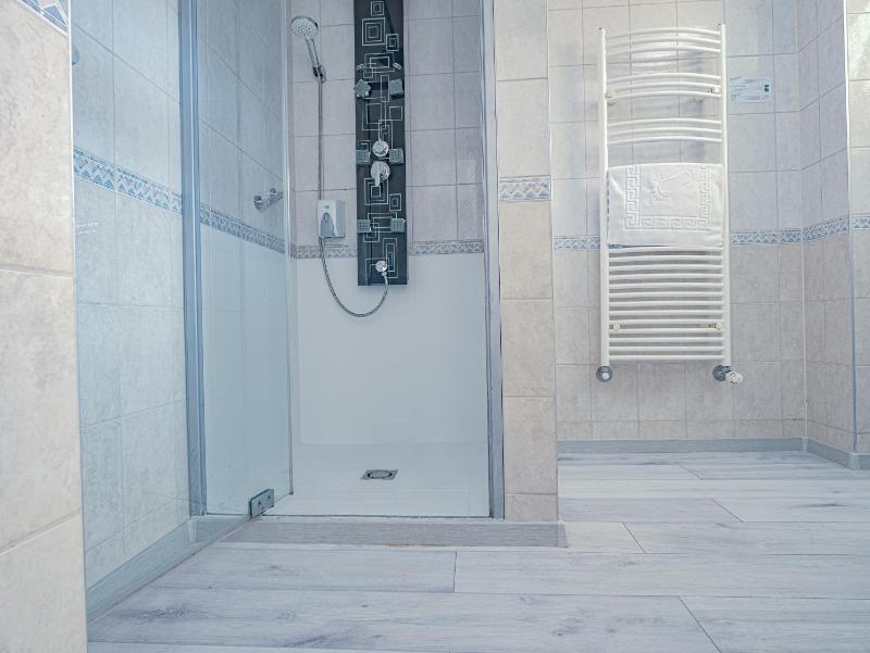 Superior Queen Room with Two Queen Beds image 3