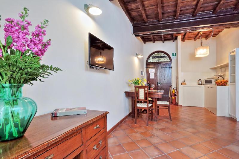 One-Bedroom Apartment image 2