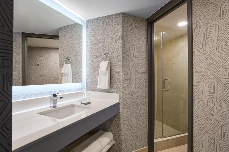 Double Room with Two Double Beds with Resort View image 3
