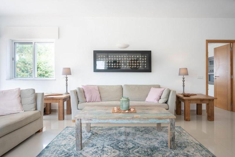 16 Centeanes - Fabulous Location Just Short Walk t - image 41