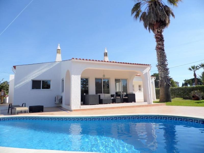 16 Centeanes - Fabulous Location Just Short Walk t - image 42