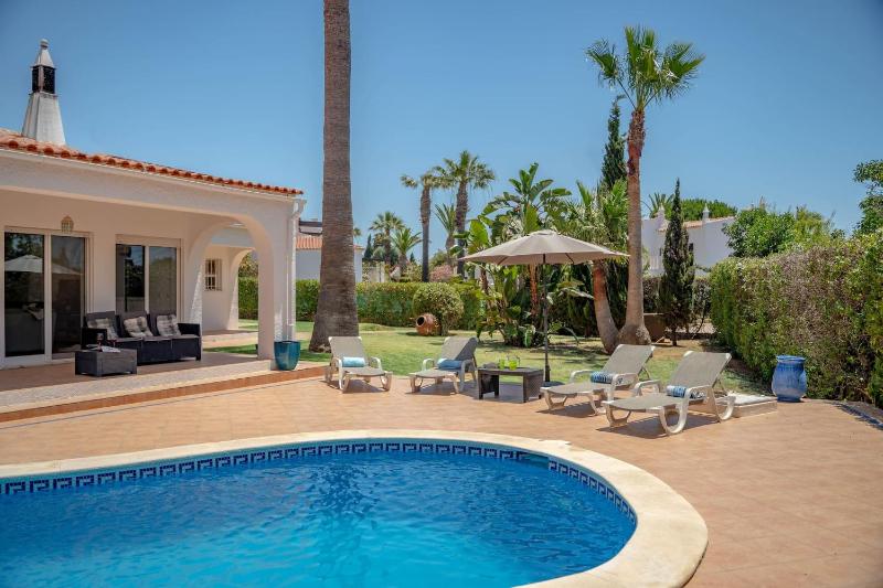 16 Centeanes - Fabulous Location Just Short Walk t - image 44