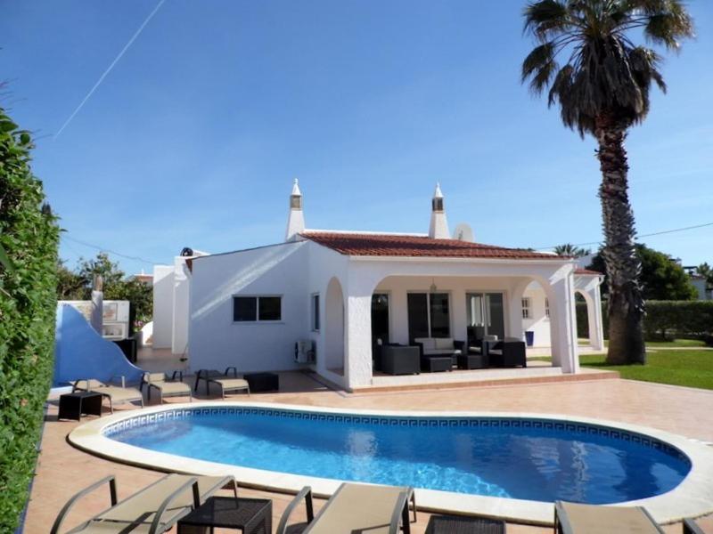 16 Centeanes - Fabulous Location Just Short Walk t - image 8