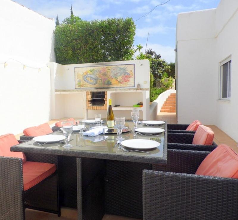 16 Centeanes - Fabulous Location Just Short Walk t - image 50