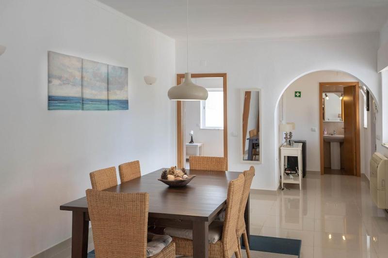 16 Centeanes - Fabulous Location Just Short Walk t - image 9