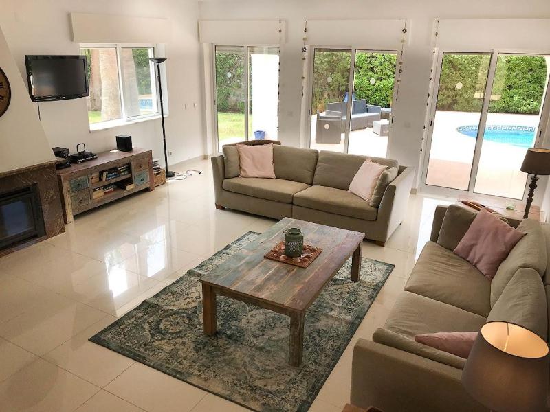 16 Centeanes - Fabulous Location Just Short Walk t - image 23
