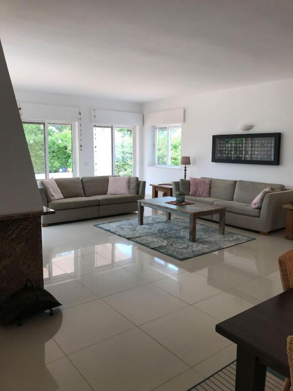 16 Centeanes - Fabulous Location Just Short Walk t - image 47