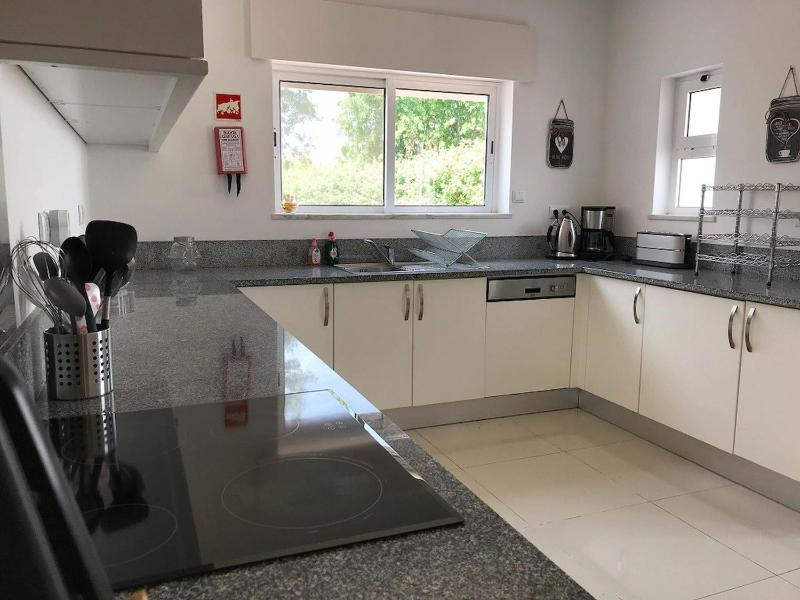 16 Centeanes - Fabulous Location Just Short Walk t - image 29