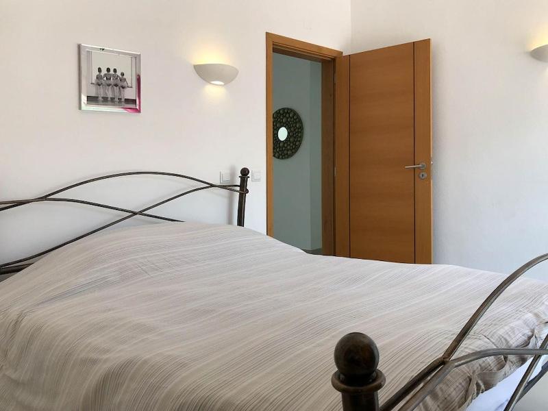 16 Centeanes - Fabulous Location Just Short Walk t - image 21