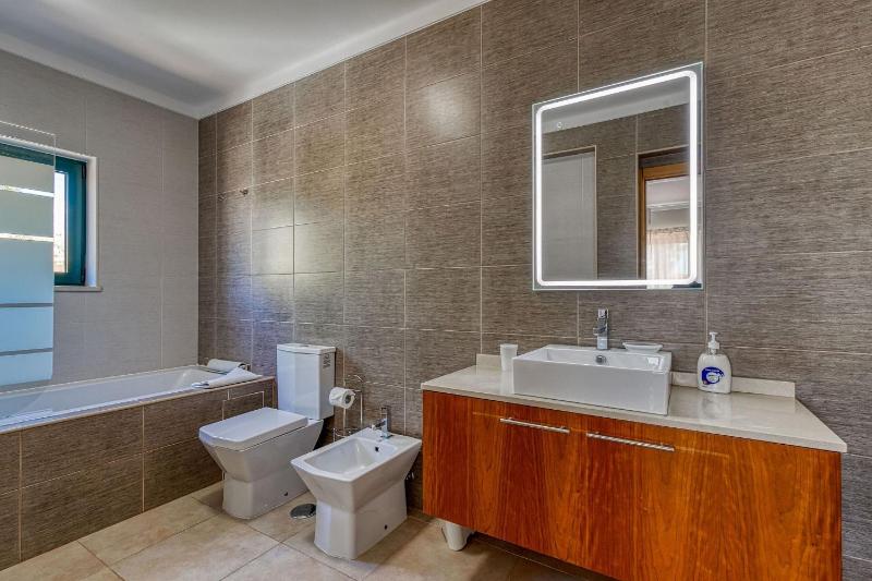 Albatroz - GORGEOUS & SPACIOUS VILLA IN CARVOEIRO - image 26