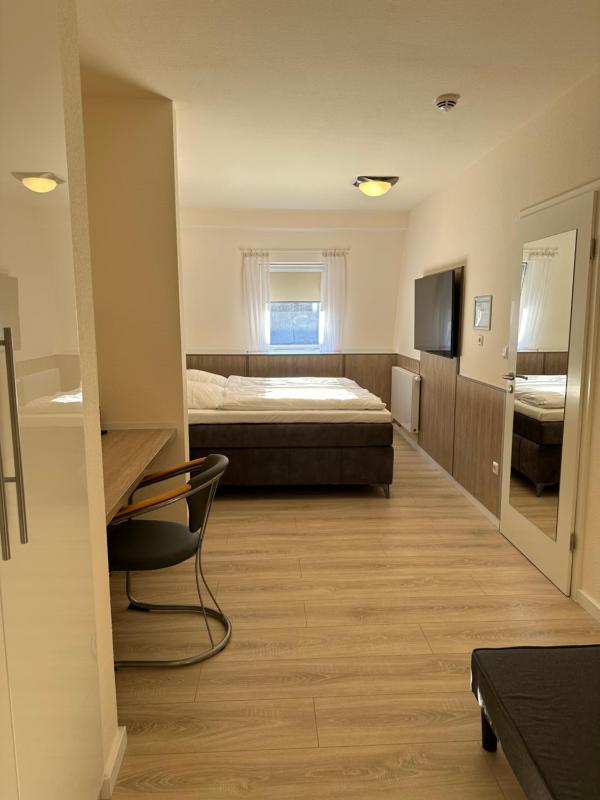 Double Room image 3