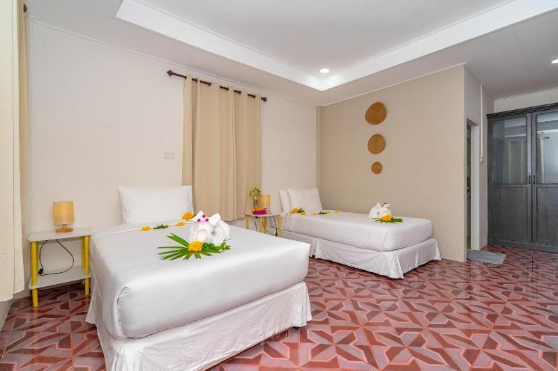 Lanta Beachfront Resort - image 9