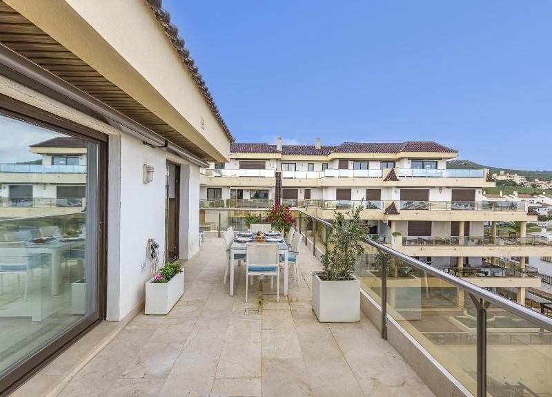2218-Duplex Penthouse first line beach with sea view Manilva - image 4