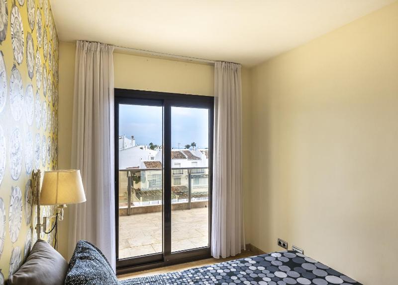 2218-Duplex Penthouse first line beach with sea view Manilva - image 7