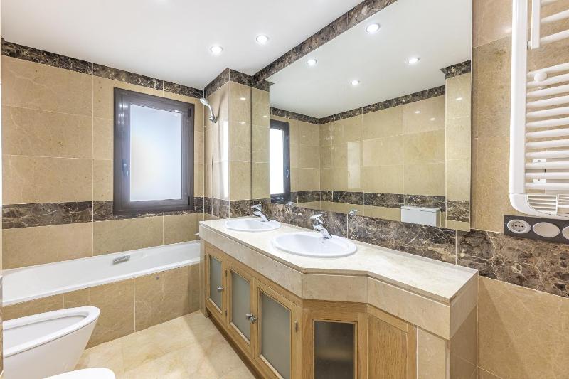 2218-Duplex Penthouse first line beach with sea view Manilva - image 39