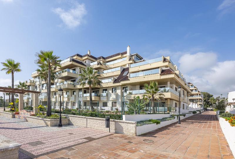 2218-Duplex Penthouse first line beach with sea view Manilva - image 9
