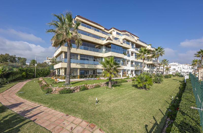 2218-Duplex Penthouse first line beach with sea view Manilva - image 33