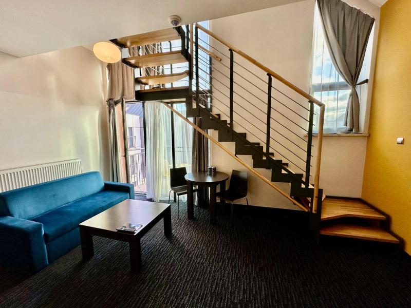 2 Bedroom Suite Plus- 4 Single Beds image 4