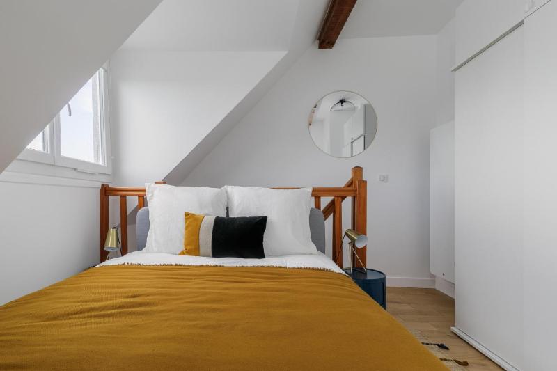 One-Bedroom Apartment image 4