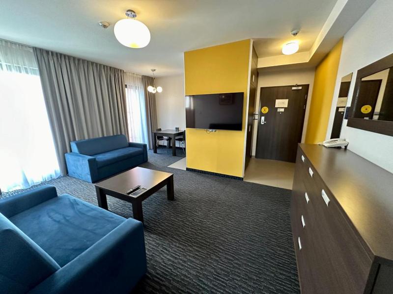 Studio Plus - 2 Single Beds image 3
