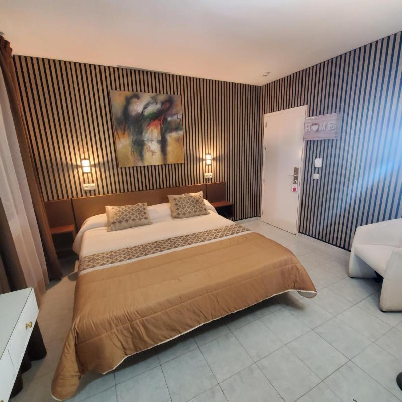 Double or Twin Room image 3