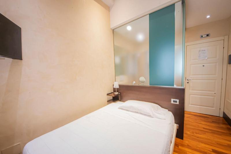 Single Room With French Bed image 1