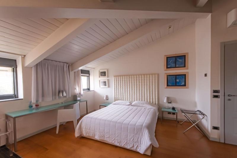 Superior Double Room image 3