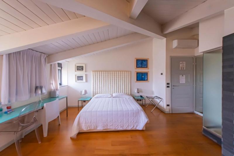 Superior Double Room image 4