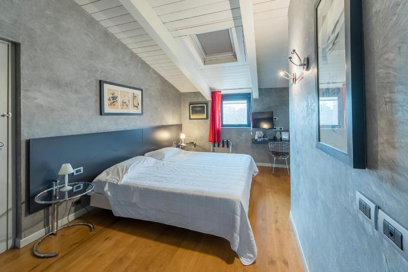 Standard Double Room image 2