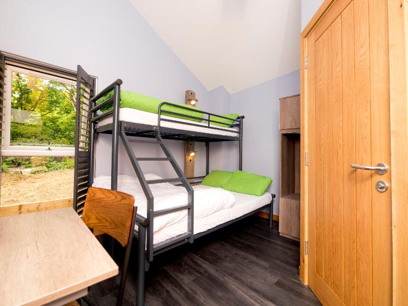 Basic Triple Room with Shared Bathroom image 1