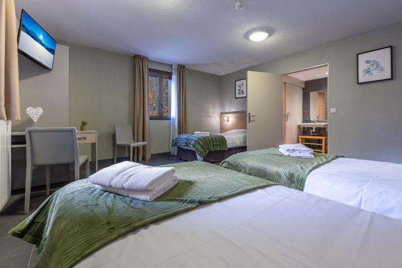 Standard Triple Room image 3
