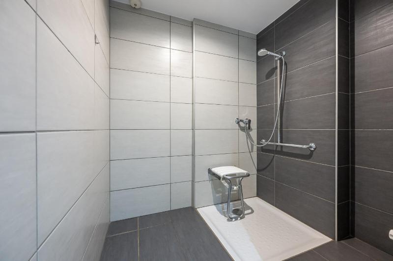 Standard Triple Room image 4
